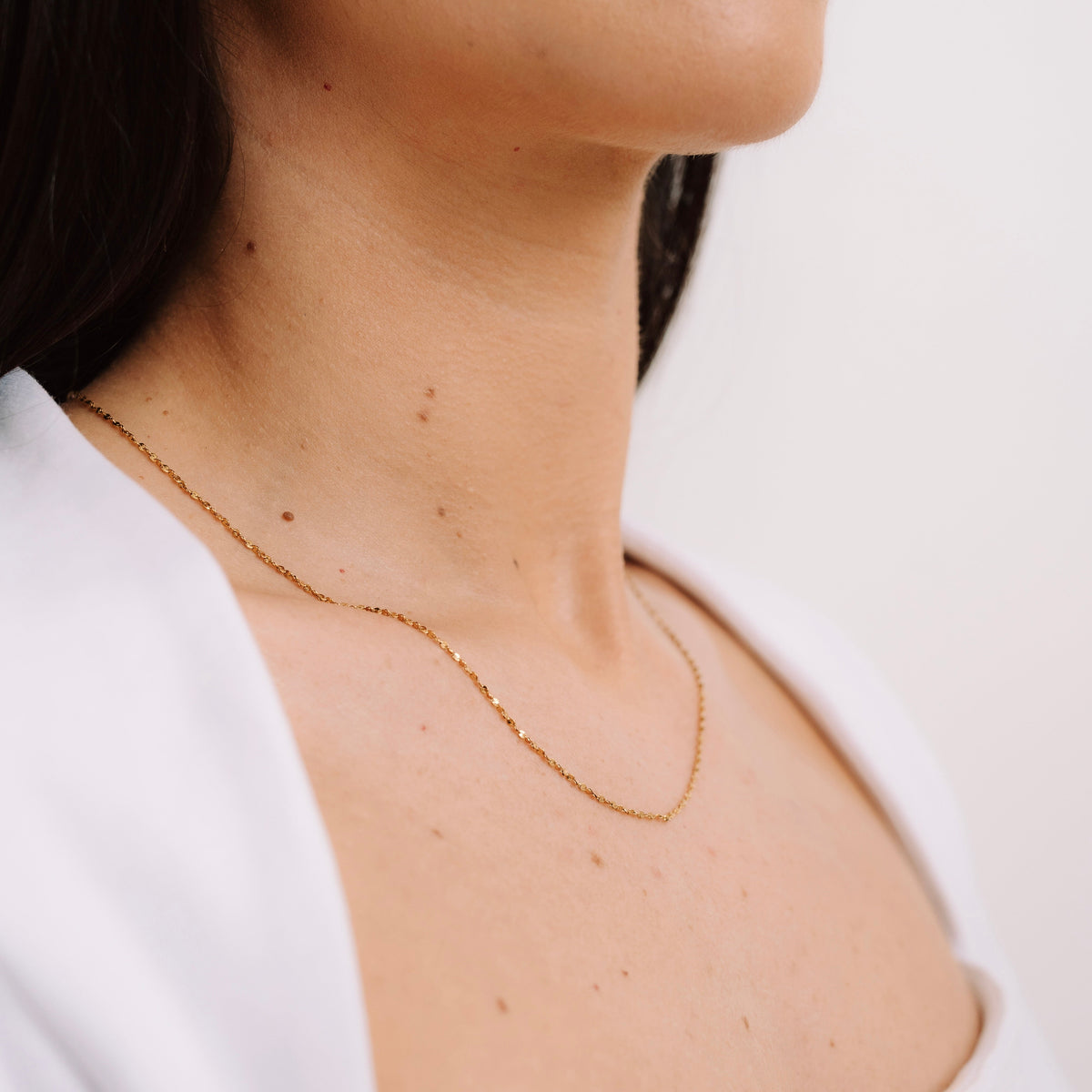 Fine Shimmer Necklace in Gold