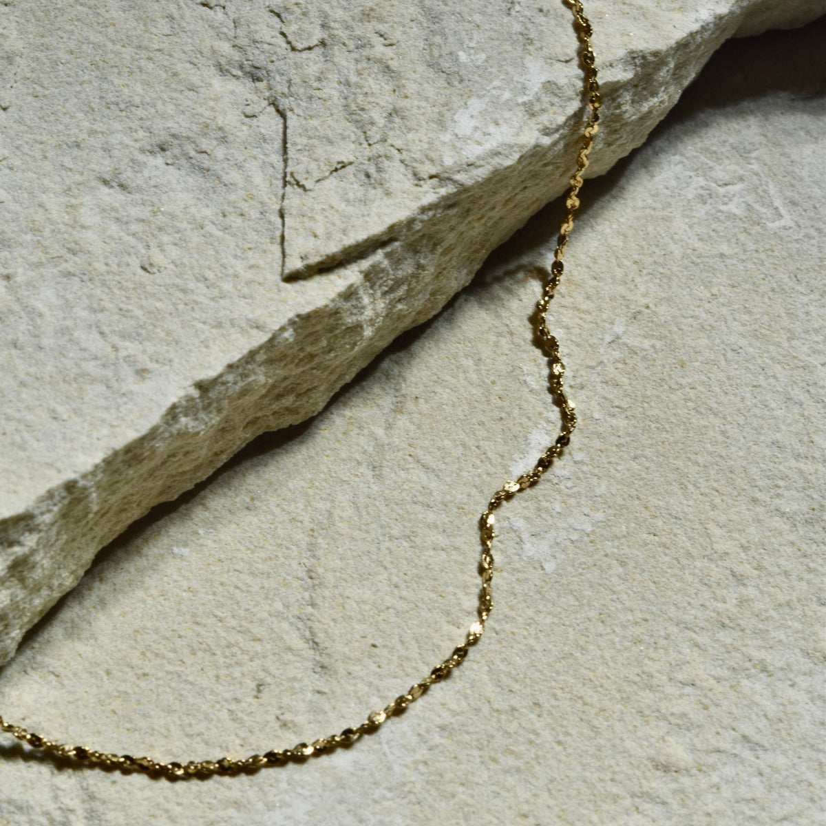Fine Shimmer Necklace in Gold