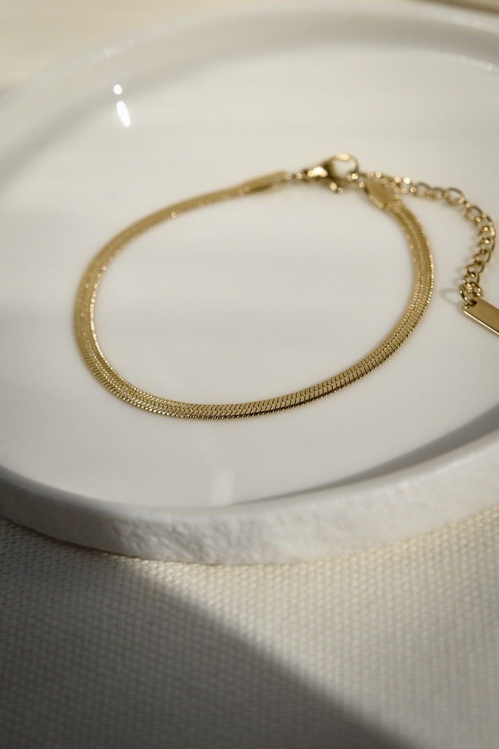 Statement Flat Chain Bracelet in Gold