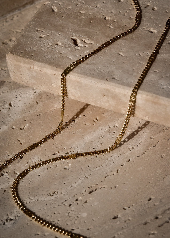 Glint Curb Chain in  Gold