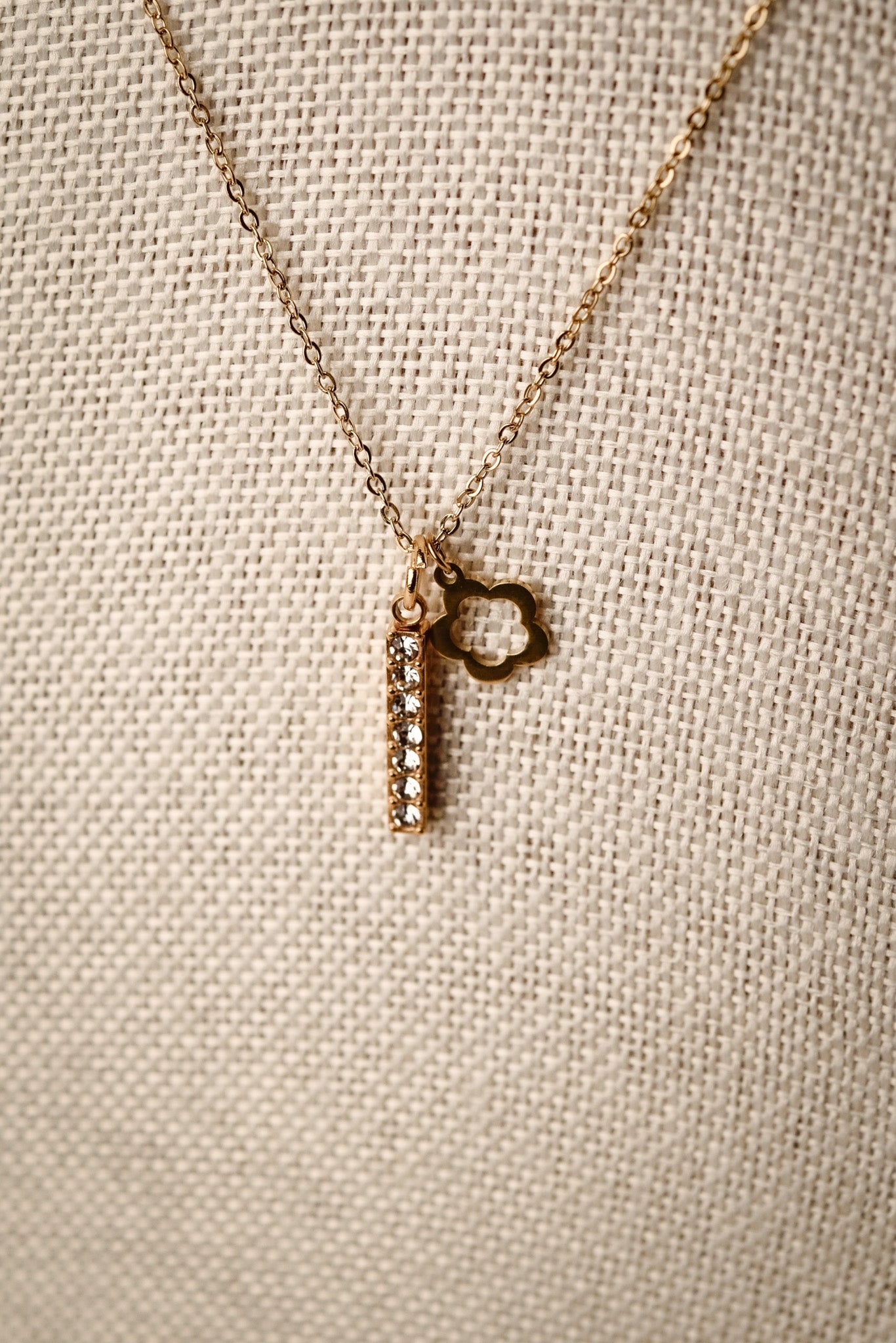 Design your own Necklace in Gold